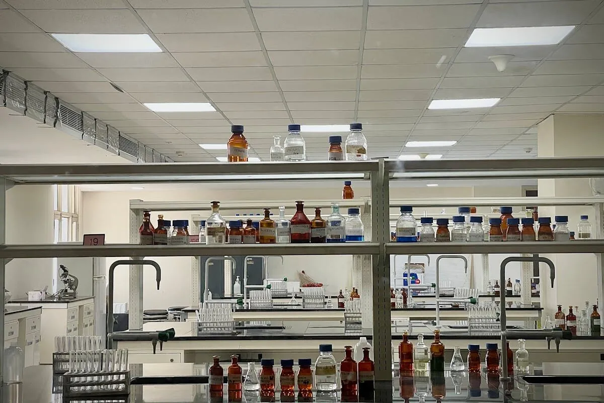 Almacenamiento Seguro de Productos Químicos para Tratamiento de Agua