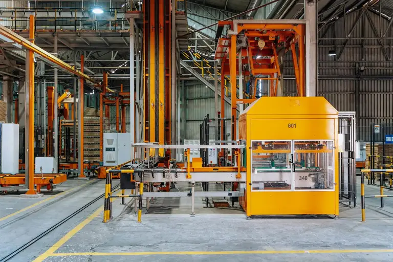 Instalación industrial con equipos de tratamiento de agua